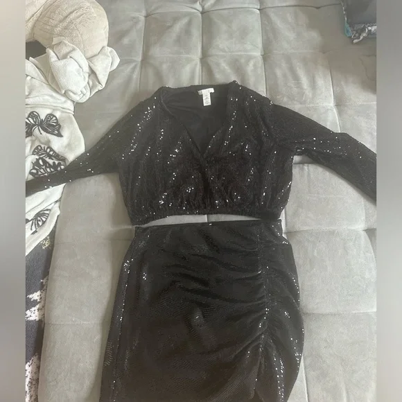 HM party holiday 2 piece, black sparkly size medium, worn 1 time - Picture 1 of 5